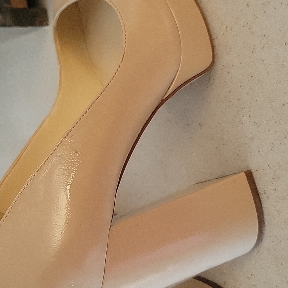 Elegant Nude Pumps Worn Once - Picture 5 of 8